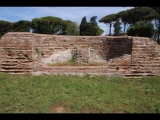 00186 ostia - regio v - insula xvii - ninfeo su piazzale della vittoria (v,xvii,2) - nymphaeum (2) - suedseite - apsis - via vittoria - bli ri norden - 06-2024.jpg